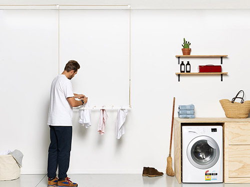 La Revue du Design » Blog Archive » Un étendoir à linge suspendu