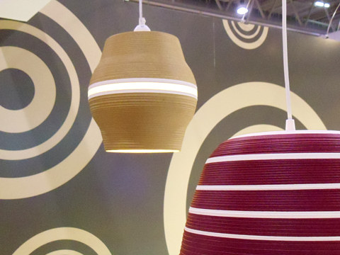 Reportage salon Maison&Objet septembre 2011 - Luminaires Cuiora par Takumi Shimamura - en papier recyclé - Photo La Revue du Design